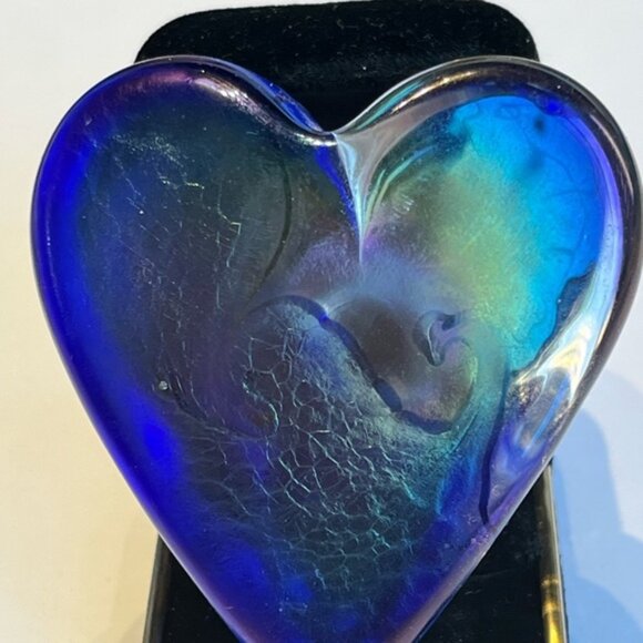 Paperweight Glass Heart shaped 2 1/2 inch x 2 1/ 4 x 1 inch thick - Picture 1 of 5